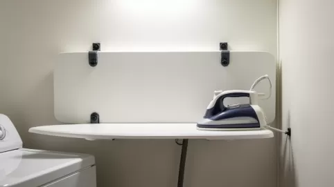 Deska do prasowania mocowana do ściany